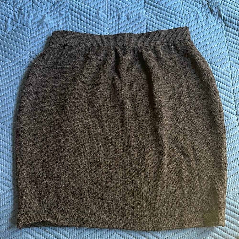 St. John Black Mini Pencil Skirt